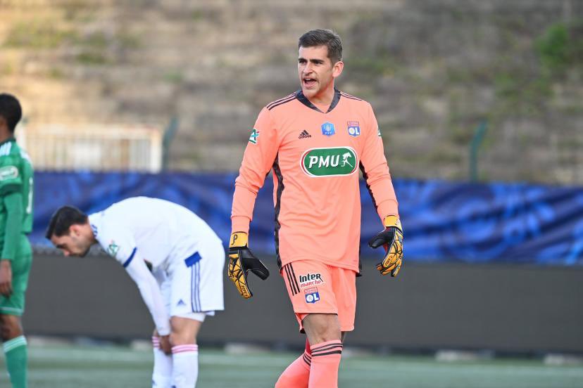 Julian Pollersbeck devrait quitter l’OL. 

Son bilan au club : 

-11 matchs disputés TCC
-28 arrêts (≈2.5/match) 
-16 buts encaissés (≈1.45/match) 
-1 clean sheet (vs Monaco en Ligue 1)