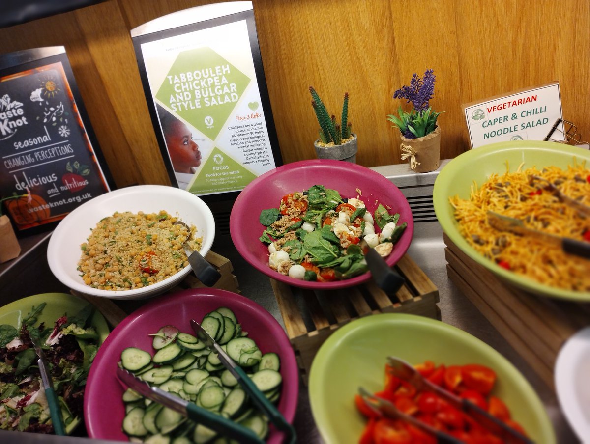 EmanuelSchFood's tweet image. This week we have a selection of #PoweringPerformance salads and #CarbonNeutral main courses to support #EcoWeek @natdavies1973 @Emanuel_School