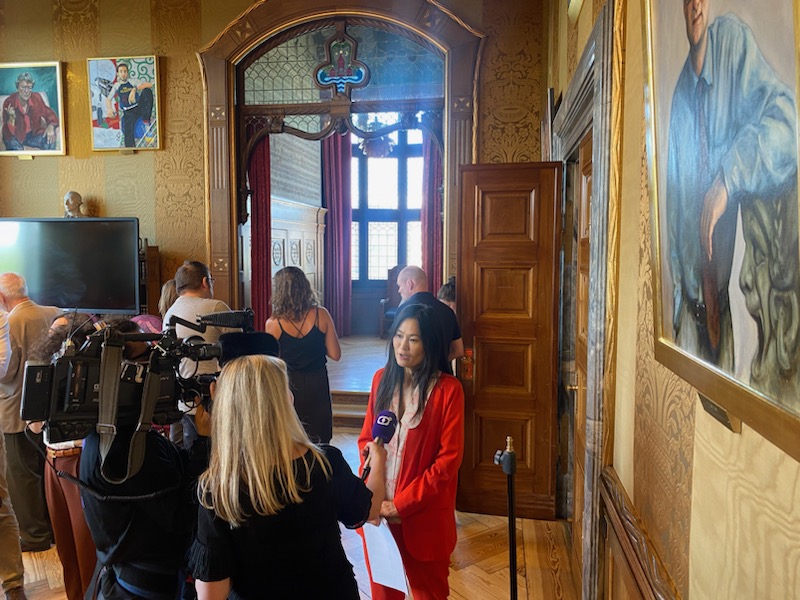 Vi har landet en principaftale om budget for 24/25, der sikrer, at vi giver et mere bæredygtigt København videre til næste generation. Vi finder bl.a. 6,3 milliarder til mere metro, og vi får en ny cykelbro og fritlæggelse af åerne. Aftalen tager ansvar for fremtidens KBH #dkpol