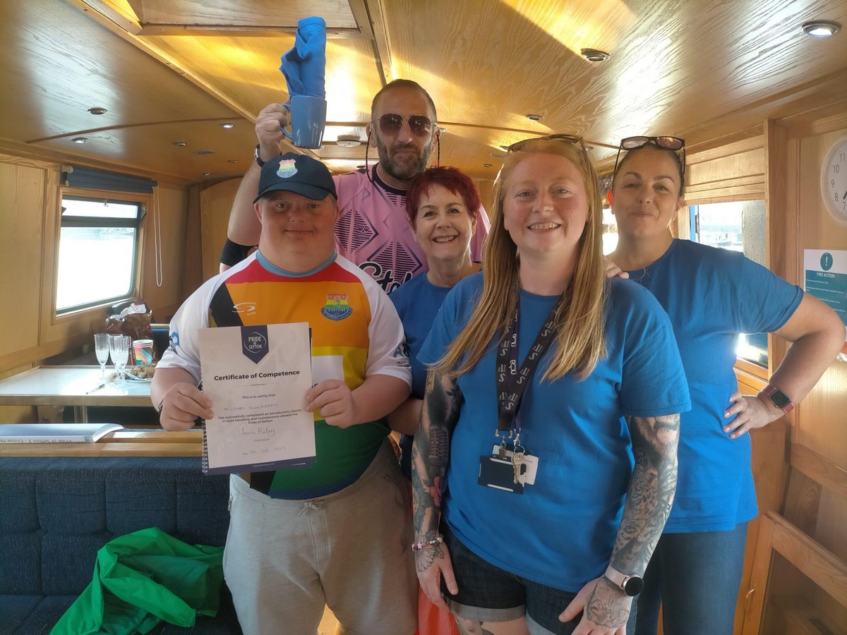 A fantastic afternoon was had by all when we were joined onboard by @RainbowToffees. A huge congratulations to Mike who was awarded his Boat Handling certificate, after completing his introductory course with us. An absolutely terrific job! 💙👏 #ABetterFuture #EFC