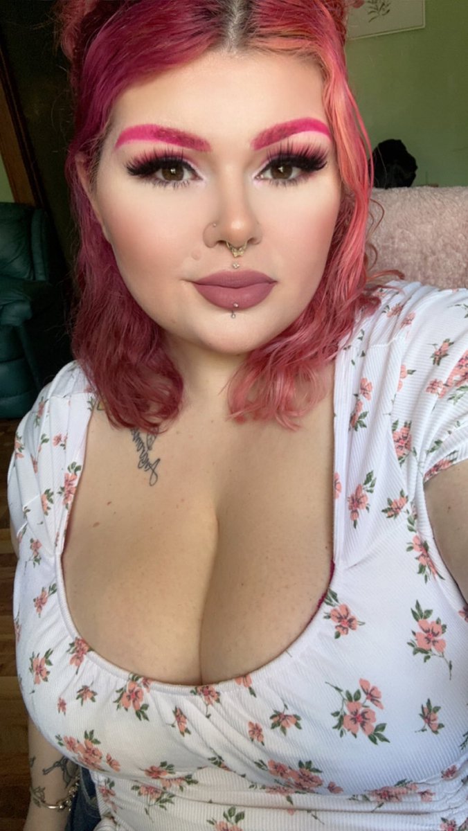mommykaypurrs's tweet photo. just a lil makeup girly 🩷 https://t.co/vVi1fvubE3