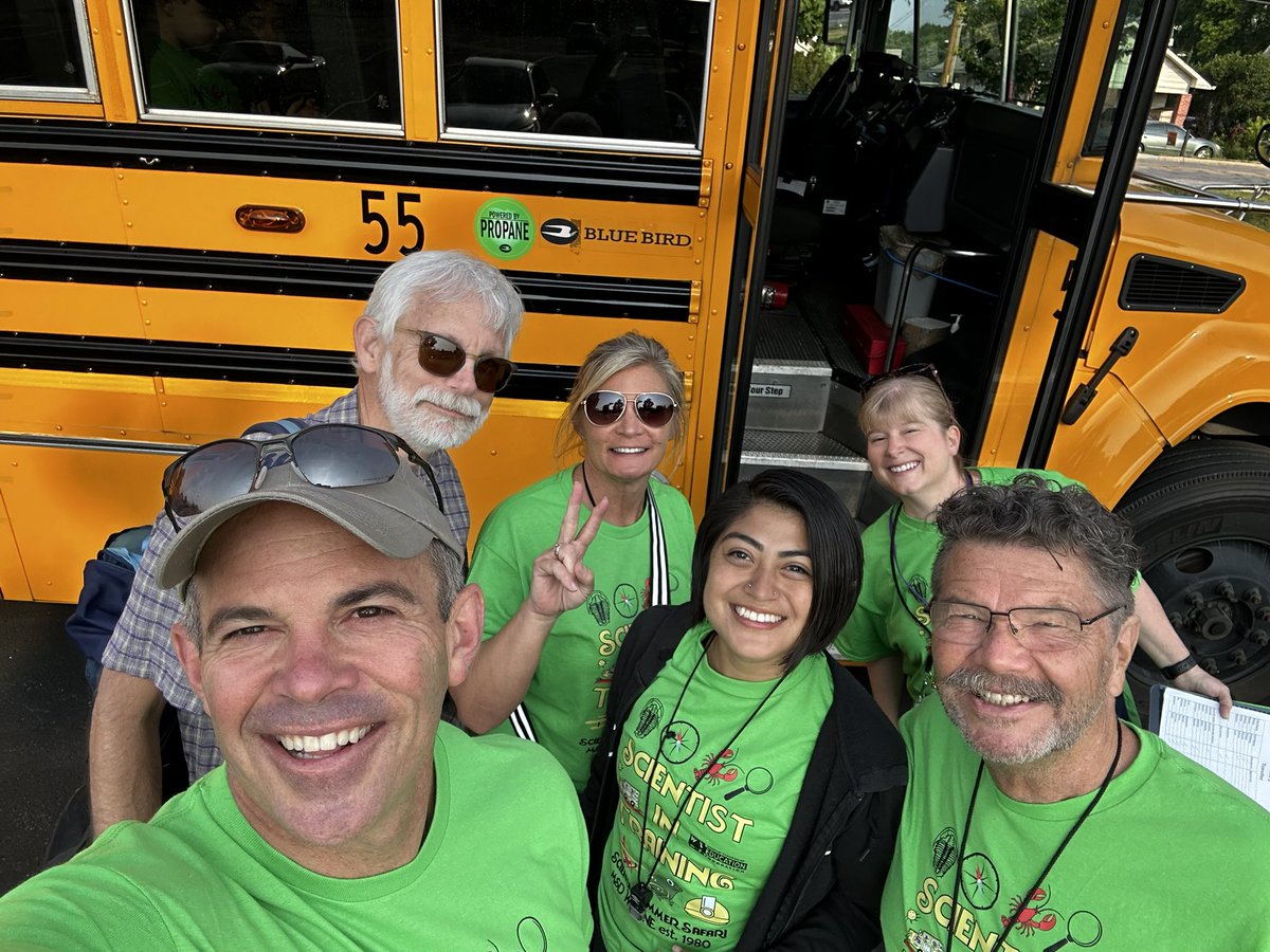 Never miss a teaching opportunity!  <a href="/IXScience/">Rick Crosslin</a> using the bus ride to today’s #ScienceSafari location to teach students about the National Highway, road materials, and why roads are built the way they are.  Excited for today’s experience.  #wearewayne