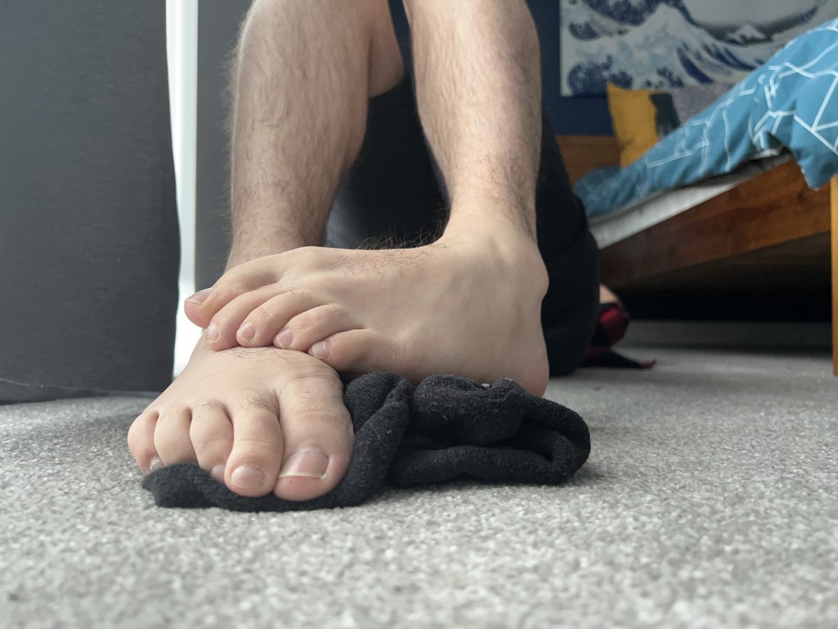 AlexanderS90388's tweet photo. Black, sporty and sweaty today...

#sniffmysocks #malefeet #gayfeet #findom #feetselling #whitesox📷 #soles #feet #socks #footslave #feetworship #footfetish #malesocks #gaysocks #sox #malesox #gaysox #sniff https://t.co/lg8FL31WTO