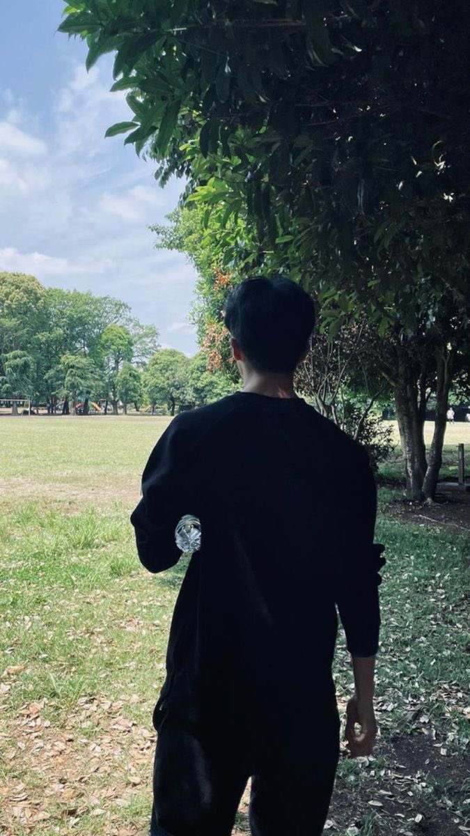 จริงๆก็ไม่ได้มีสเปคอะไรหรอก แค่เกิดเดือนสิงหา ถือสัญชาติแคนาดาก็พอ