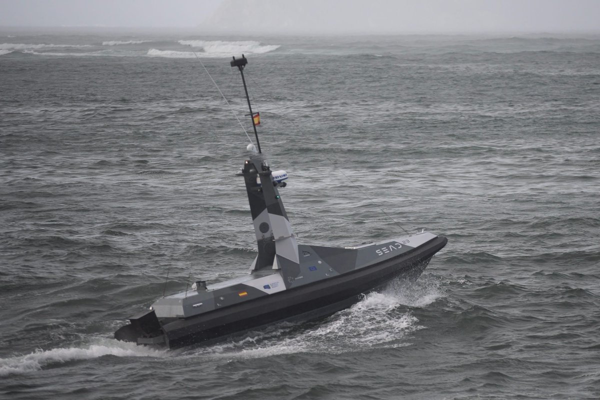 Defensagob's tweet image. La combinación de hombres y máquinas es una realidad en nuestros campos de batalla 💪🔝🌊
#Kaluga, #Sead23, #Airfox y #Tizona, diseño y fabricación españoles 🇪🇸, son drones marítimos y aéreos no tripulados que concentran las últimas capacidades en el ejercicio #FLOTEX23.