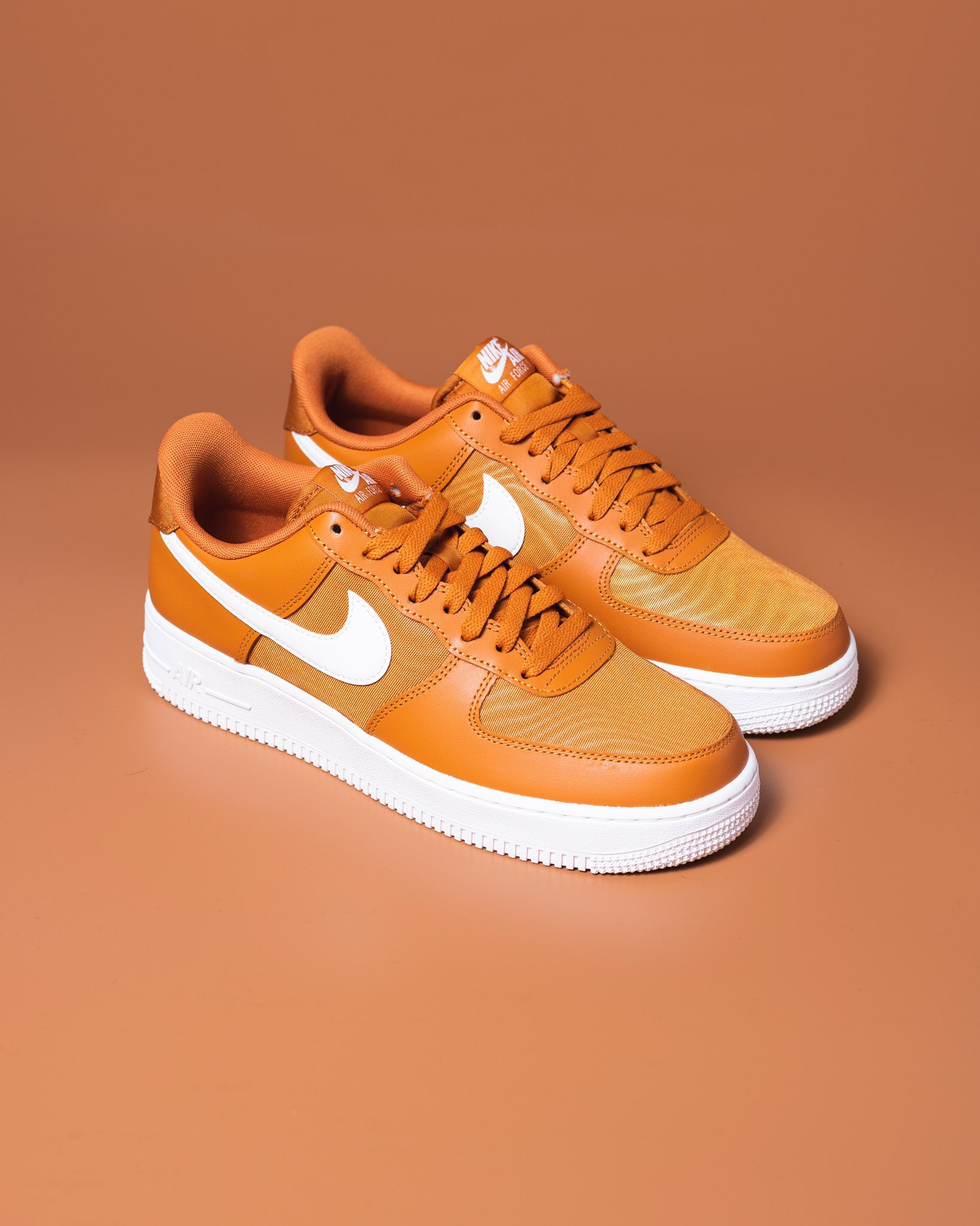 Nike Men's Air Force 1 '07 LV8 in Orange | Size 7.5 | FB2048-800