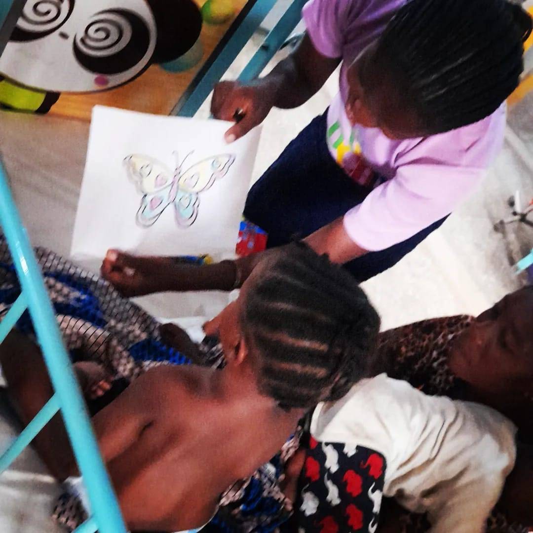 DoteonChildren's tweet photo. We encountered this 3-year-old girl during our play project at the hospital. After spending some time playing with her, both her and her mother's moods change.
#DCHF
#PlayProject
#ForTheLoveOfChildren https://t.co/w0pnZokXOp