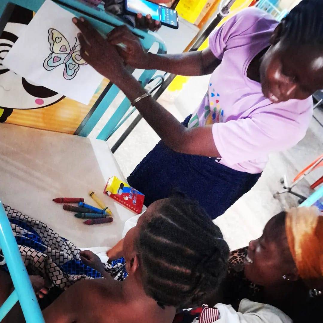 DoteonChildren's tweet photo. We encountered this 3-year-old girl during our play project at the hospital. After spending some time playing with her, both her and her mother's moods change.
#DCHF
#PlayProject
#ForTheLoveOfChildren https://t.co/w0pnZokXOp