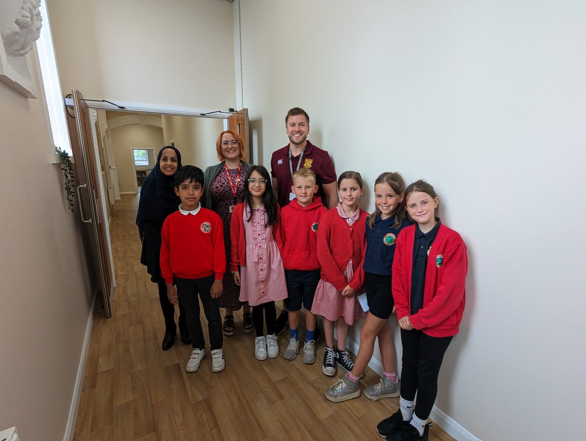 NantymoelPri's tweet image. A huge thank you to @StaceyPrimary for welcoming us and our pupils today, where we discussed all things Oracy and CfW. Diolch yn fawr 😀 #CollaborativePractice @voice21oracy @CSCJES @CSC_langlitcomm