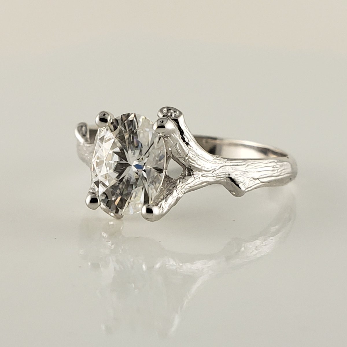 dvjewelrydsgns's tweet photo. Oval Moissanite Twig Wedding Ring, Alternative Engagement Ring, Promise Ring, 14k or 18k Gold by Dawn Vertrees Jewelry https://t.co/YGR7HCfdVf
#AlternativeRing #BranchEngagement https://t.co/4TrLV53PWj