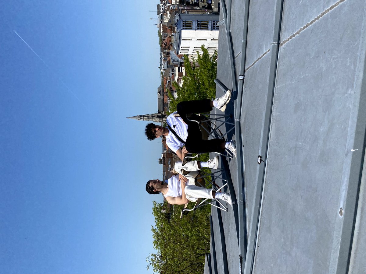 Chaiz_Pliante93's tweet photo. Les choses simples sur les toits de Lille ! 🪑 #TPLC https://t.co/SfeFod8ND7