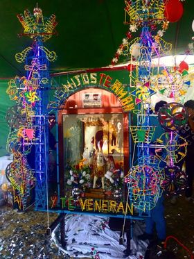 PyroWorldMX's tweet photo. Buenos días comunidad pirotécnica.💥
Amanecemos con esta fotografía de postal, un trabajo de pirotecnia Medina de San Mateo Tlalchichilpan, Estado de México.🎇¡Genial!🧡
#Pirotecnia #pirotecniainternacional #PyroWorld #pirotecniamexicana https://t.co/vmCLSX3LH9