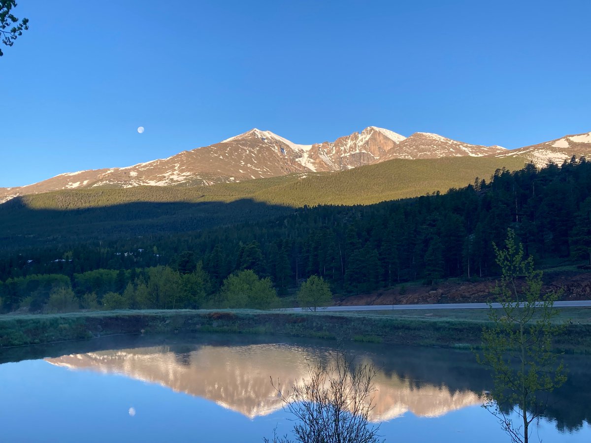 Not a bad sight to wake up to on the first full day of the 2023 Wind River Conference!!! We started things off last night with a fantastic talk on Salmonella persisters by <a href="/SophieHelaine/">Sophie Helaine</a>. Looking forward to a day full of trainee presentations <a href="/WindRiverConf/">Wind River Prokaryotic Conference</a> #WRC2023 #WindRiver23