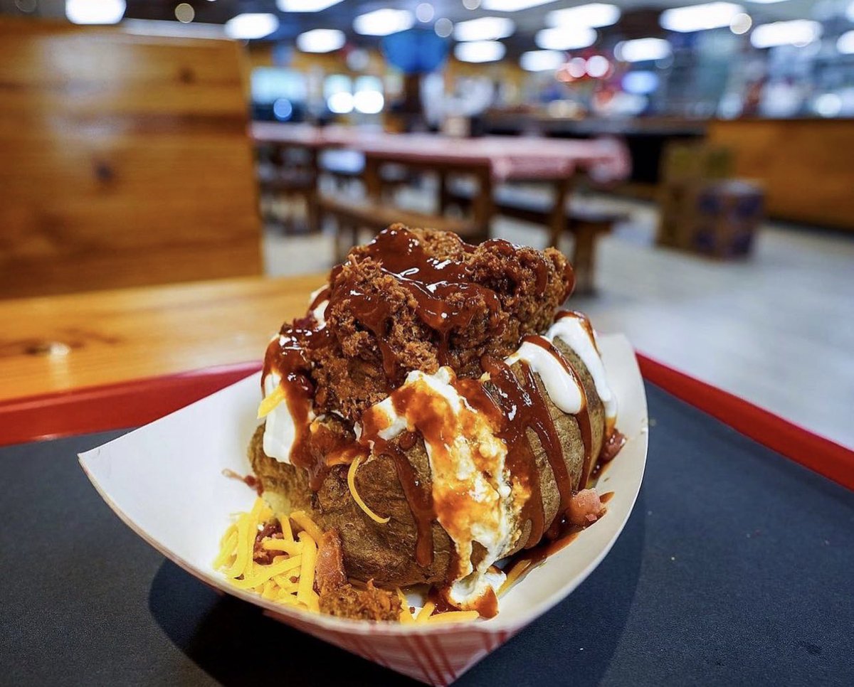 Tater Tuesday! Come enjoy the special of the day: a loaded baker w/ drink 🥔🤤

📸: @monarchatelier
#evolutionnotrevolution #houbbq #houstonfoodie #tmbbq #foodnetwork #teamgoofyque #houfood #bbq #topfoodnews #huffposttaste #cookingchannel #manfirefood #meatcandy #fulsheartexas
