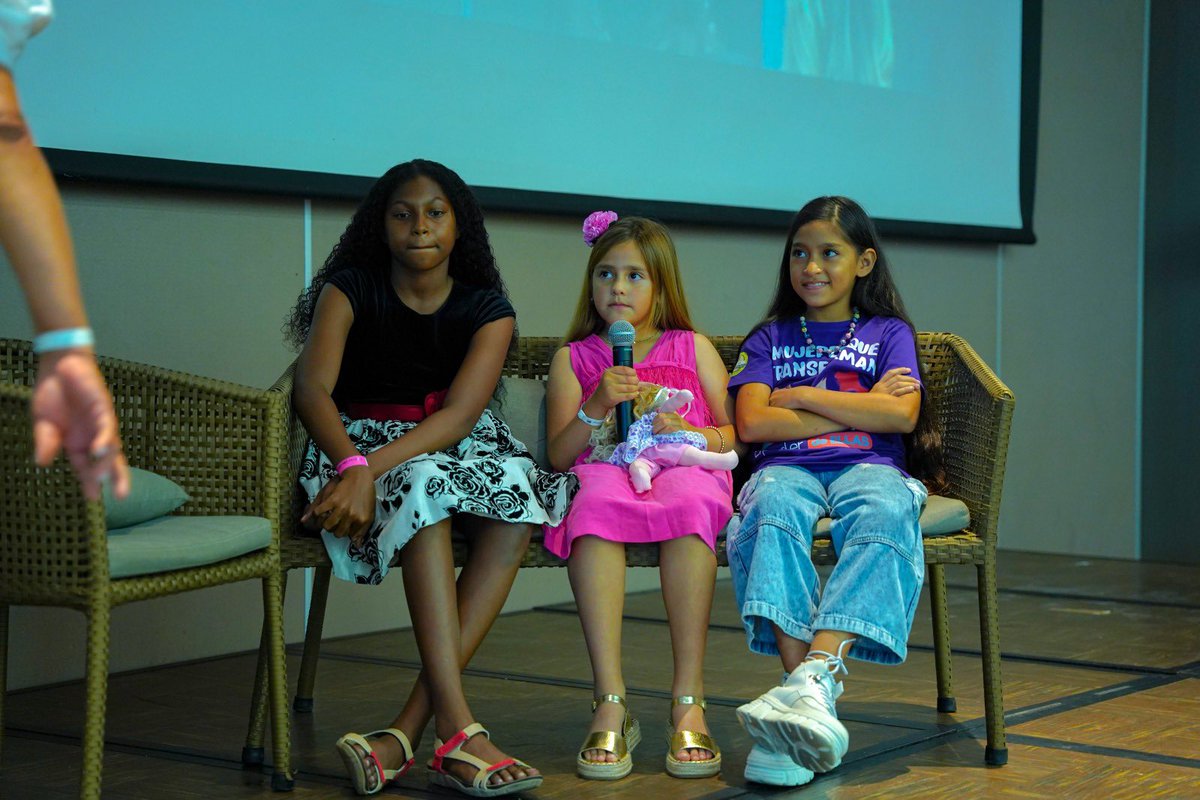 ElpoderdeEllas's tweet photo. ¡En el #PoderDeEllas también dimos espacio a las más pequeñas, dedicamos tiempo para escuchar a los niños. Reconociendo su importancia y perspectivas únicas. https://t.co/4TbS53QO7g