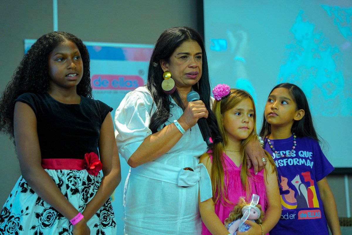 ElpoderdeEllas's tweet photo. ¡En el #PoderDeEllas también dimos espacio a las más pequeñas, dedicamos tiempo para escuchar a los niños. Reconociendo su importancia y perspectivas únicas. https://t.co/4TbS53QO7g