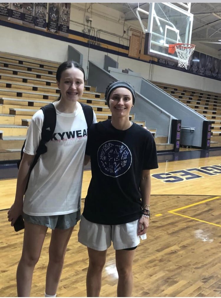 MyleeBell21's tweet photo. Thank you @Oney_Harrison with PAC x training for the great workout this weekend!! 💜🏀 https://t.co/WpbX1P91S6