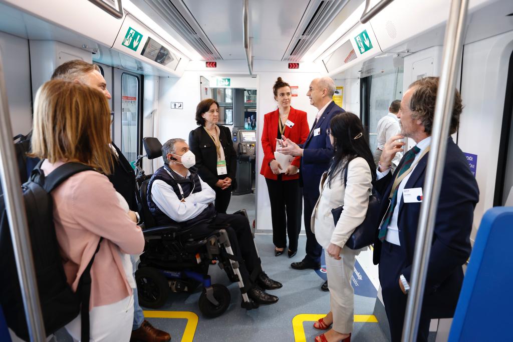 Alstom's tweet image. What a pleasure to welcome @Fundacion_ONCE to our booth at @uitpsummit! We work closely together to develop inclusive mobility solutions worldwide.

#UITP2023