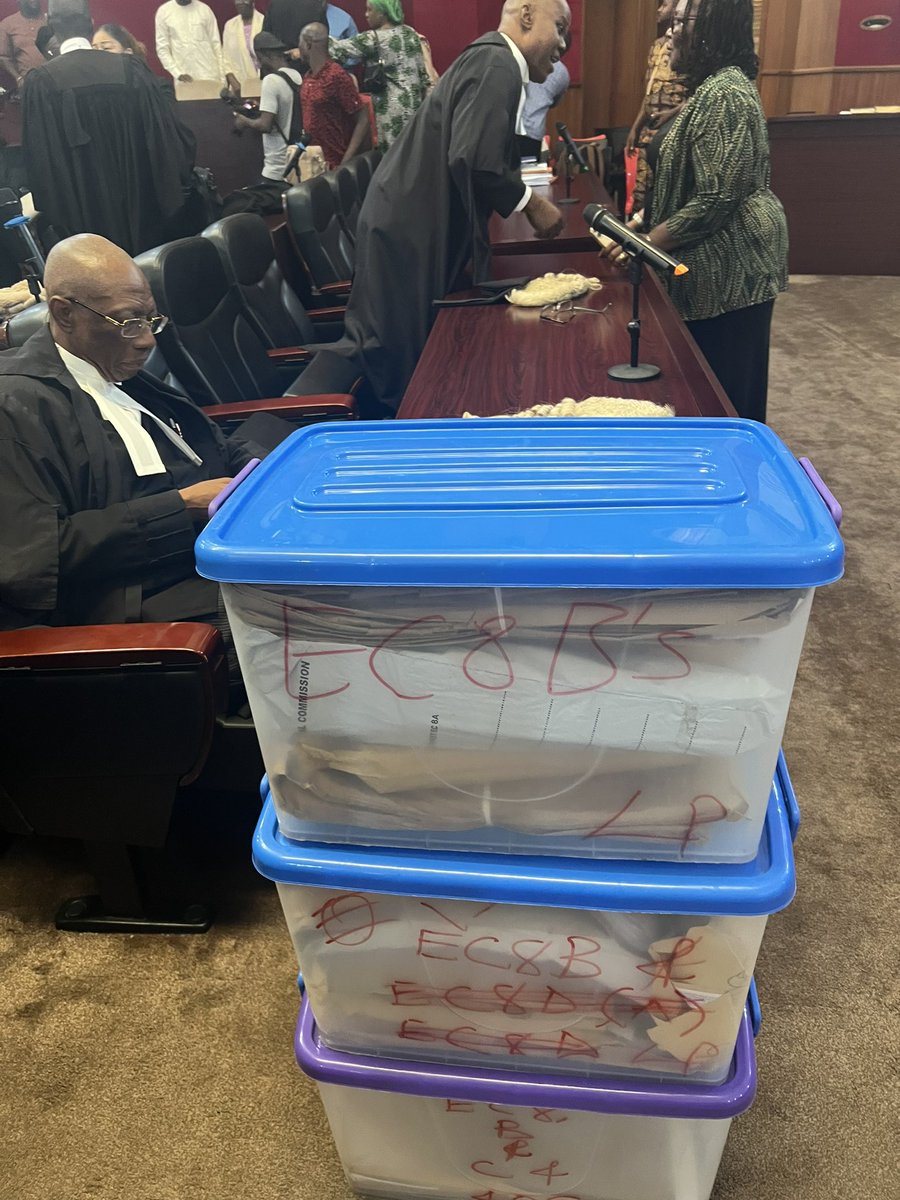 TheSerahIbrahim's tweet image. Labour Party case at the Presidential Election Tribunal is up.

The Labour Party lawyers are present today with offering boxes again.
I thought they said they are done.
These evidences are too much.

It’s like Labour Party want to embarrass INEC and APC  very well.
That’s not…