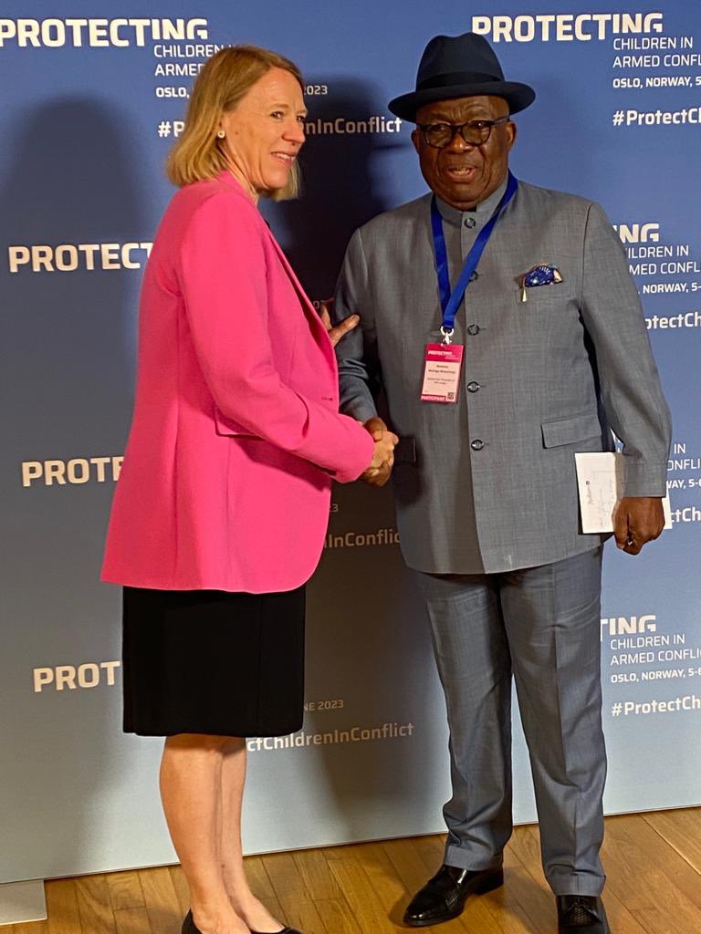 NorwayInDRC's tweet photo. Rencontre à Oslo entre @MMutuishayi et @AHuitfeldt lors de la conférence sur la situation des enfants affectés par des conflits armés. Visite importante #RDC #CAAC 🇳🇴 🇨🇩 https://t.co/JpI2HXPTHb