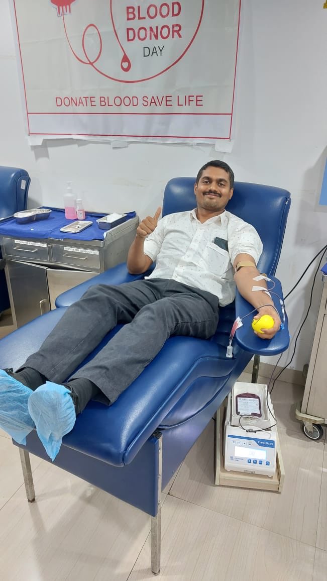 indiacares_2020's tweet photo. A heartfelt thank you to Ojas Pendharkar, Narendra Wagh, and Viraj Vijay Manikar for their prompt response and selfless act of donating rare O-ve blood units for the life-saving open heart surgery of a 19-year-old boy at @KDAHMumbai. 

Your remarkable generosity and kindness have made a significant impact and saved a precious life. A special acknowledgement goes to @SattvikaSHRF for their exceptional coordination.

Together, we demonstrate that #IndiaCares.