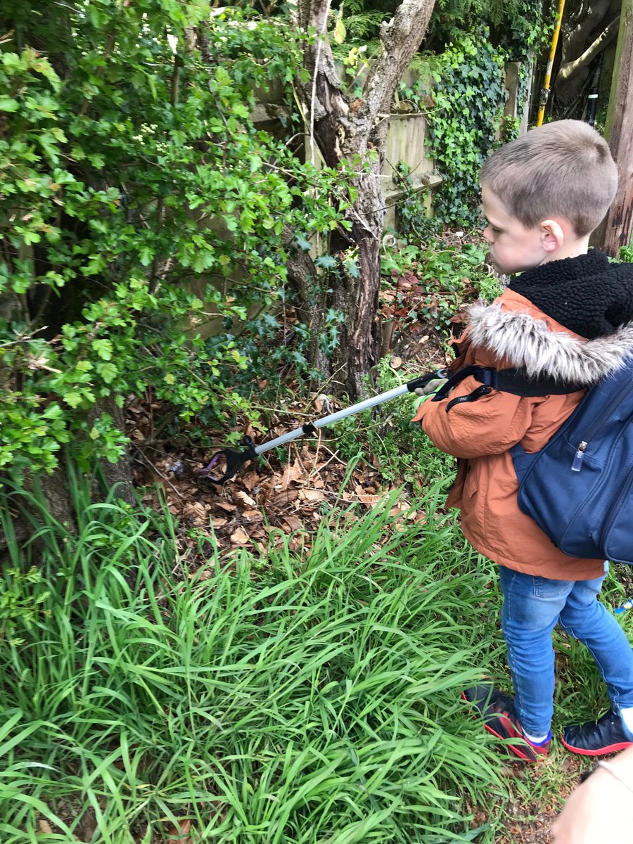 Trashchangers's tweet photo. On our journey back home from school we collected a large black bin of rubbish from the roads and hedgerows.  So good to keep this away from the wildlife. Trashtastic! Yay 🎉 #trashchangers https://t.co/2m5yZzwEpc