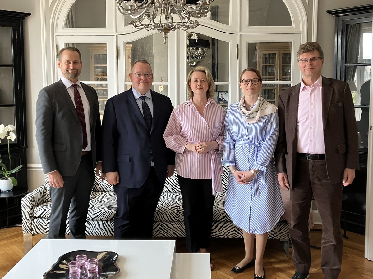 It was a pleasure to host a lunch for 🇫🇮 civil servants in the @Europarl_EN. Thank you for fruitful discussions! 🇪🇺🇫🇮