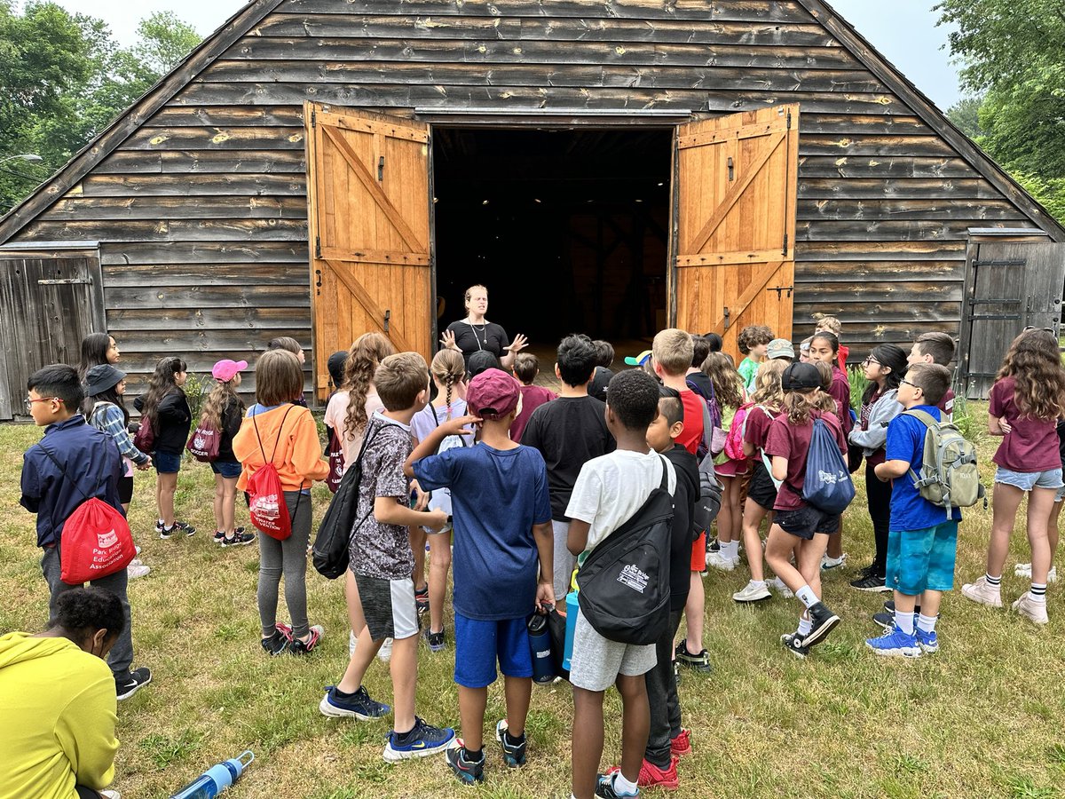 mrsjacobus4's tweet photo. First stop on the Historical Park Ridge tour- the barn! https://t.co/QyHUIN7LoS
