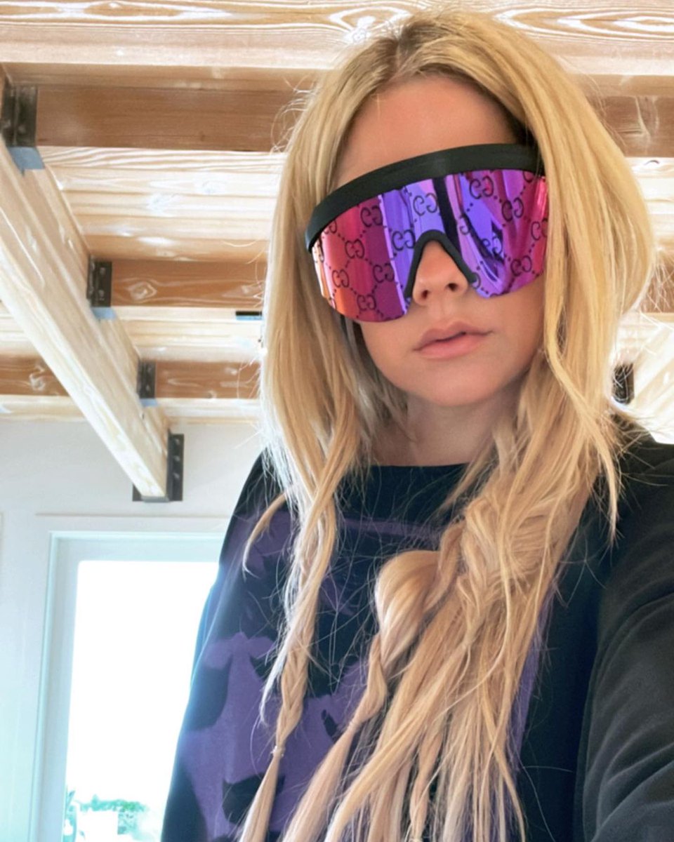 Avril Lavigne on Twitter "💜😈"