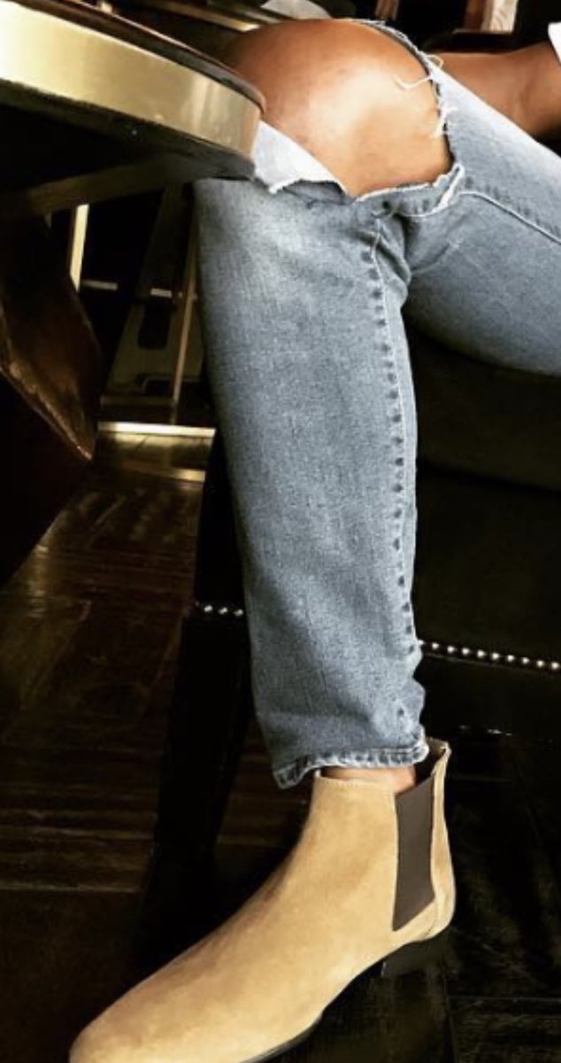 Can’t believe I let a Nigga who wears skinny jeans and Chelsea boots break my heart. Ain’t even have no eyebrow  and I let you get the best of me. #NeverAgain