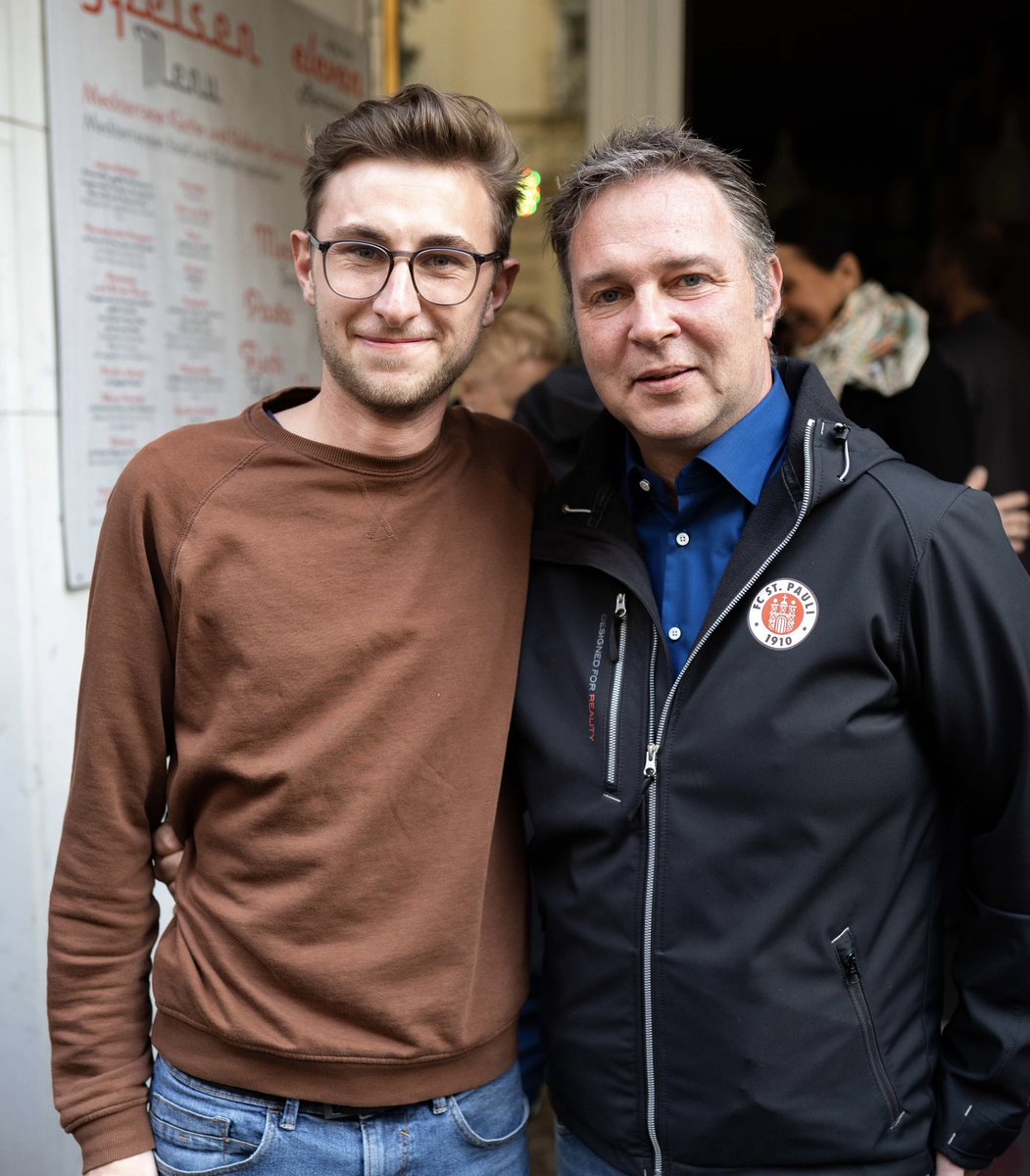 Jetzt ist es offiziell! <a href="/AndiBabler/">Andi Babler</a> ist der neue #spoe Parteivorsitzende.🎉 Dieser Sieg ist der erste Schritt um, die Sozialdemokratie wieder auf neue Beine zu stellen. Nur so können wir Mehrheiten jenseits von Schwarz-Blau schaffen. 
Vorwärts zu Taten!✊🏼