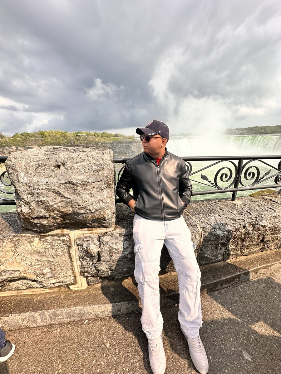 RogersWilliam's tweet photo. Traveling, around the world. 🌍🇨🇦

📍🍁 Niagara Falls, Ontario, es una ciudad canadiense en las famosas cascadas del mismo nombre, conectada con los Estados Unidos por el Puente del Arco Iris. Su sitio en la orilla occidental del río Niágara domina las cataratas Horseshoe. https://t.co/0BhZQwrKSa