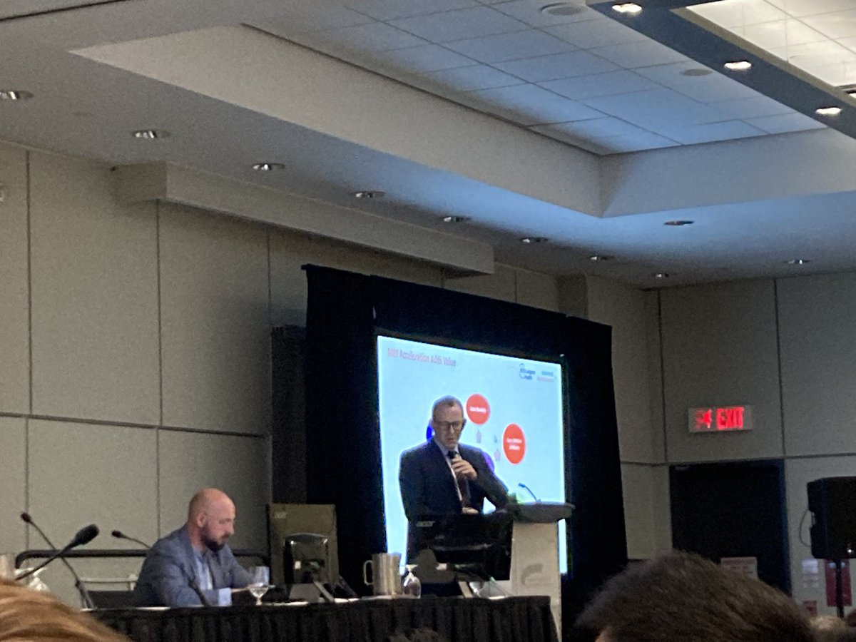 Great start the the ML recon session today!

A lot more work on diffusion-based approaches this year. You could say they’re starting to generate a lot of noise 🔊🔊😏

Photos: <a href="/Efrat_Shimron/">Efrat Shimron</a> <a href="/JanFritzMSK/">Jan Fritz</a> @tbswch 

 #ISMRM23 #ISMRM2023