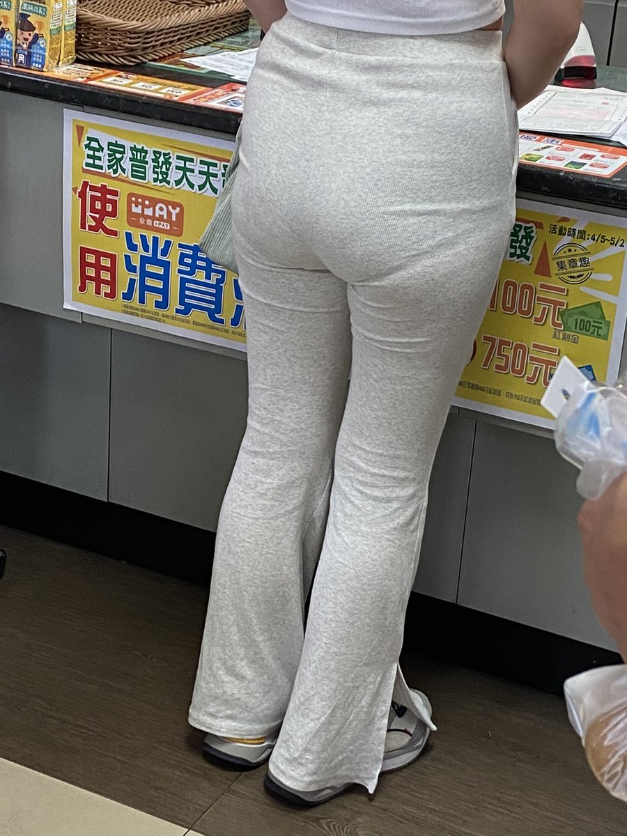m41032700's tweet photo. 身心很疲憊，找個三性或者女生陪睡！只是陪睡，可付費！ https://t.co/IRqb5hbxJJ