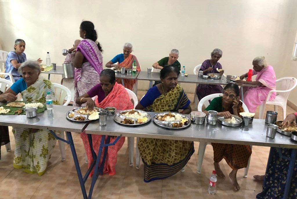 joinnest4's tweet image. Thru #NEST4US #NESTNurtures #zerohunger program, we’re happy to not only deliver #nutritious #meals, but also share #love &amp;amp; #hope with people in need, this time at a senior home in #India. #Thanks to our grassroots #partners globally for your #support! ❤️ nest4us.org