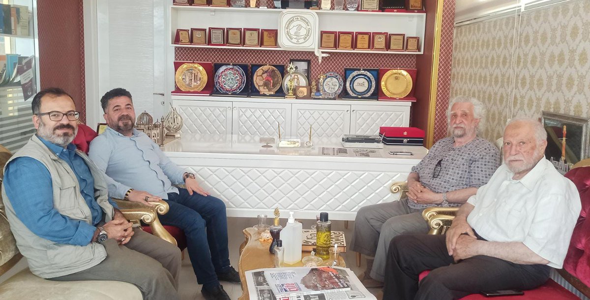 Mardin'imizin tanıtımına büyük katkıları bulunan Ünlü Ressam ve Heykeltıraş Sanatçısı İsmet Yedikardeş ile abisi hayırsever iş insanı Feyzi Yedikardeş'e nazik ziyaretleri ve hoş sohbetleri için teşekkür ediyoruz.