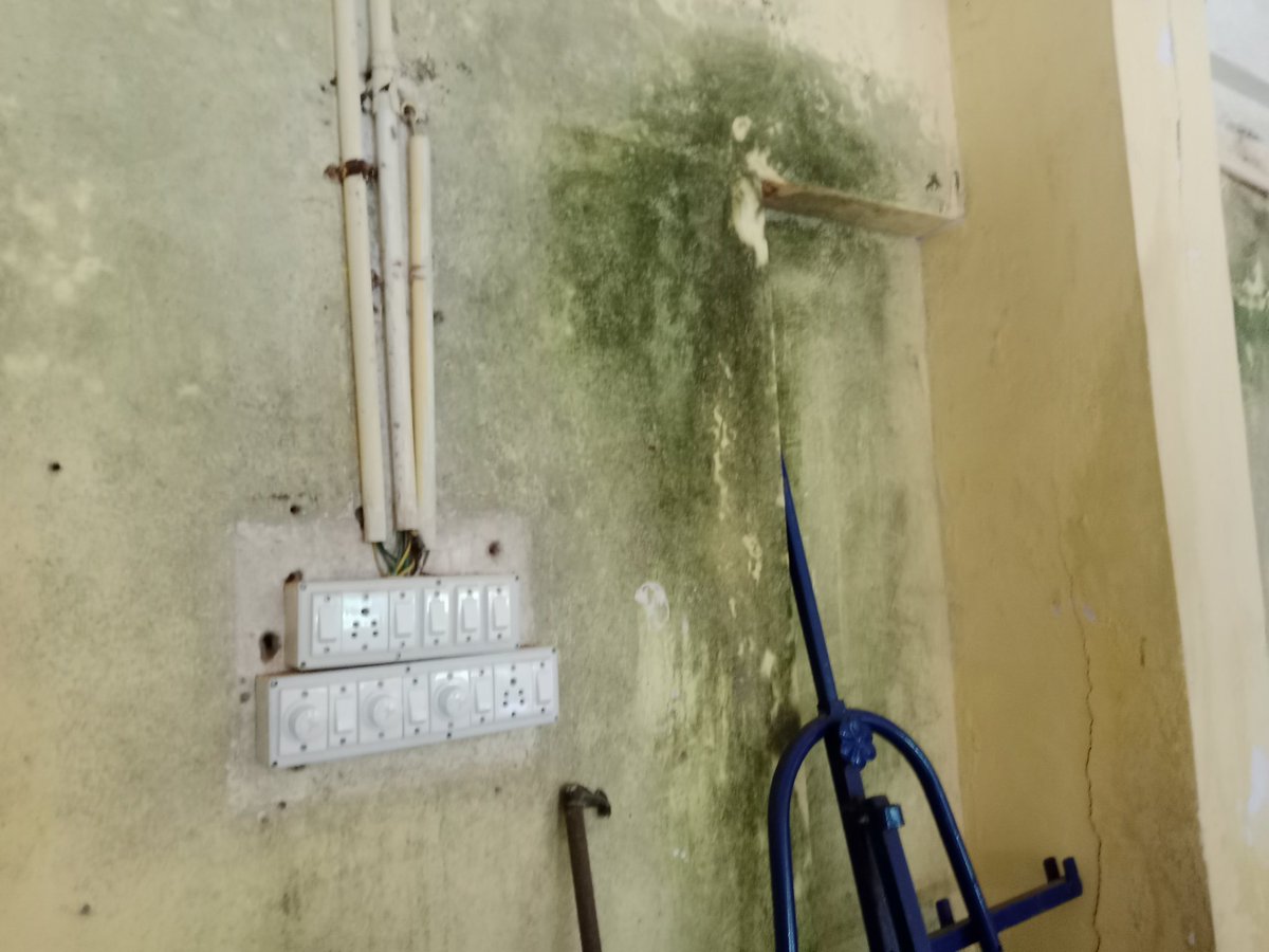 gakuved's tweet photo. @goacm This is the condition of Primary School and High School at Morpirla. This Govt school has given 100% results consecutively for the last 7 years. Students studying here are 100% tribals. Resolve this on priority @Govind_Gaude In the name of #DilipVelip https://t.co/JJ00v0nTx8