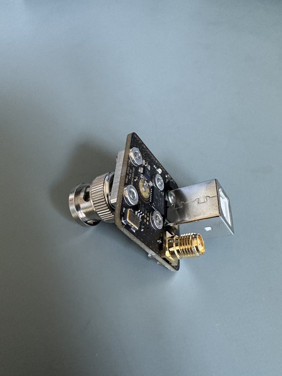 oz1lqo's tweet photo. It’s #testgeartuesday and conveniently enough, I just received a pulse generator from #leobodnard 😃It has a risetime below 40ps (pico seconds, 10E-12)
Measurements will follow tomorrow, stay tuned for #waveformwednesday https://t.co/MFTsg1xIRh