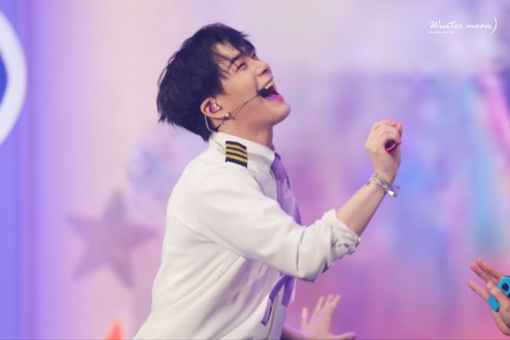 beyourstar2000's tweet photo. THIS CUTE MOON SMILE🥀 https://t.co/uZbH5ZfLGA
