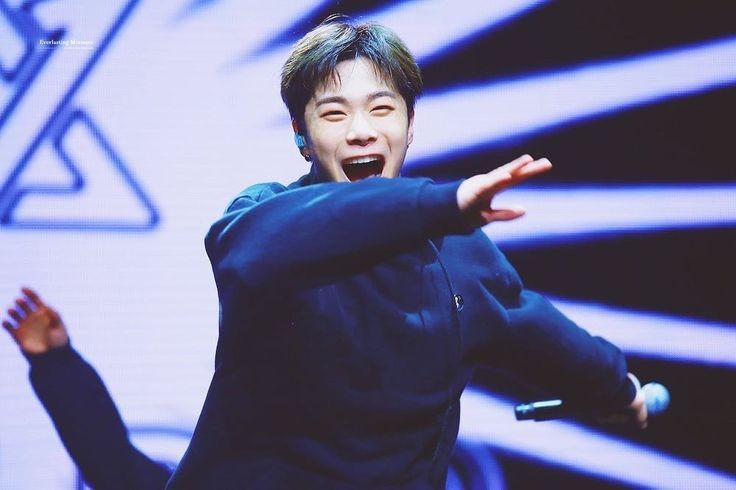 beyourstar2000's tweet photo. THIS CUTE MOON SMILE🥀 https://t.co/uZbH5ZfLGA