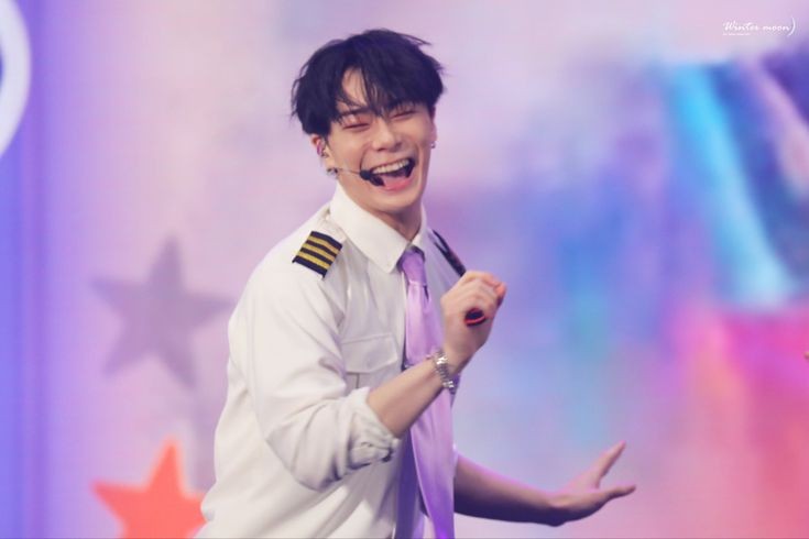 beyourstar2000's tweet photo. THIS CUTE MOON SMILE🥀 https://t.co/uZbH5ZfLGA