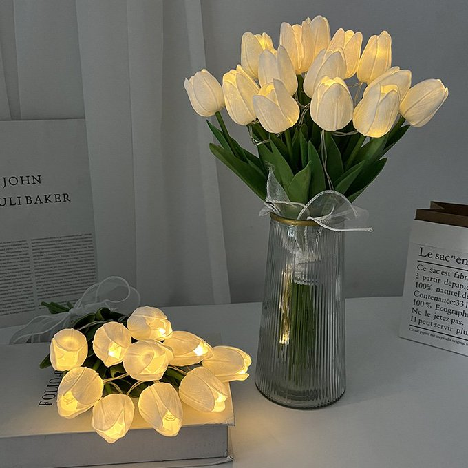 artindetails's tweet photo. Tulip bouquet lamp https://t.co/r8gRjRGi6w