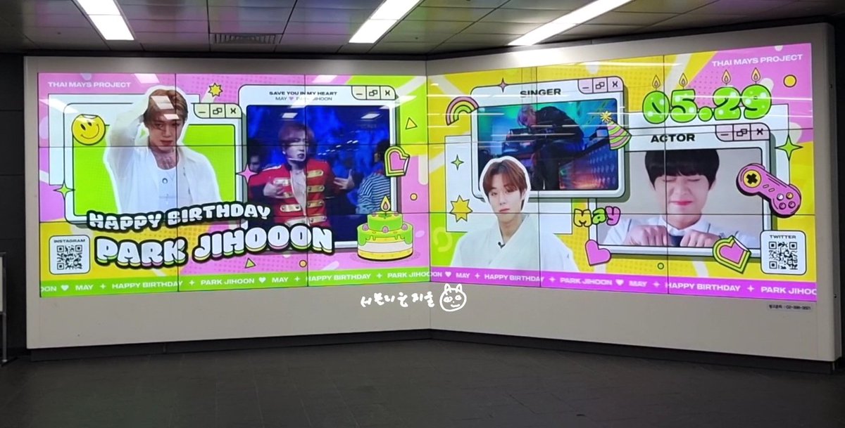 Jh64734307's tweet photo. 알록달록 💚💛🩷 메이색이 넘 예뻤던
생일 광고 공항철도 오자마자 보게 된
지후니 새벽달 영상 너무 좋아😍
너무 이뻤어 더웠지만ㅋㅋㅋ 땀이 주르륵💦
230529 지후니 생일날 넘 행복했다❤️
#PJH_BDAYPROJECT2023_TH
#박지훈 https://t.co/F9xirVdHnB