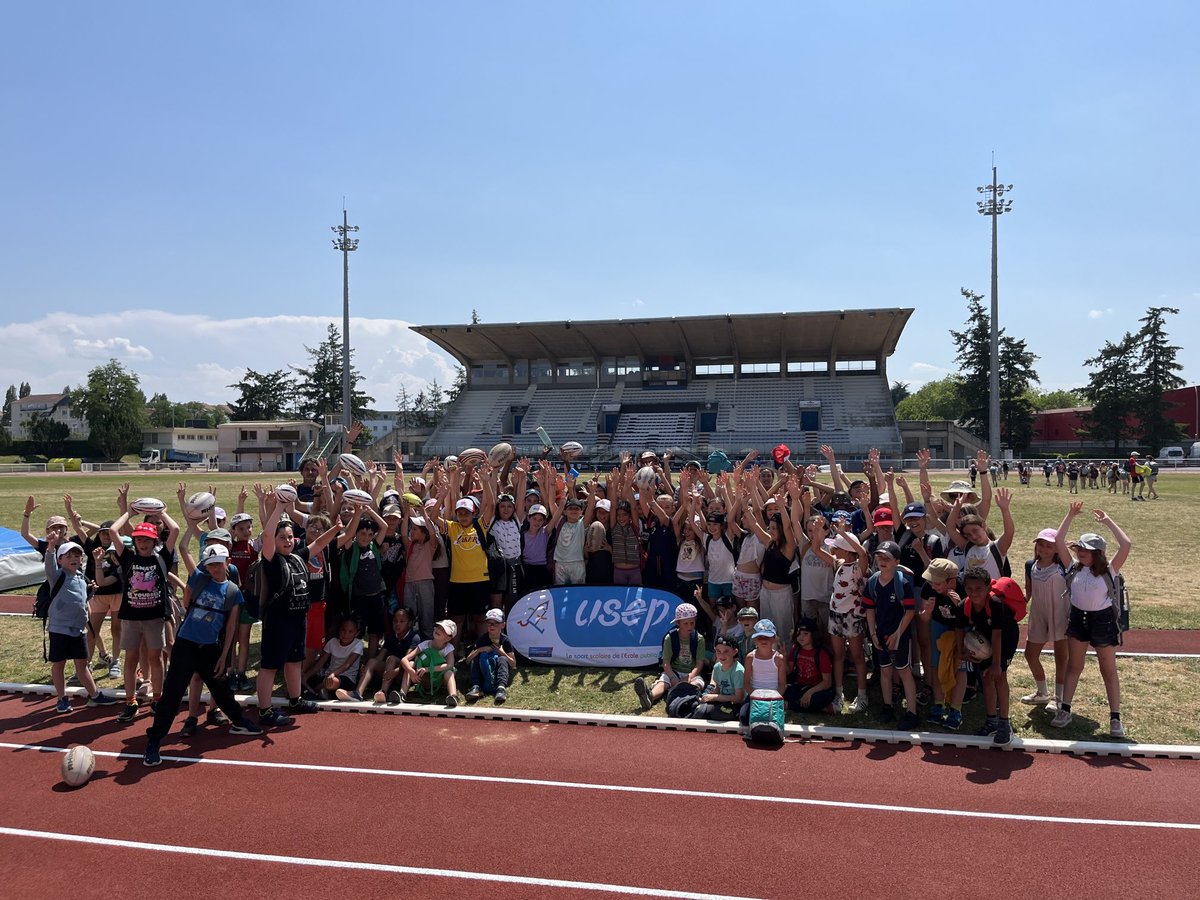 USEP Vienne (@usepvienne) on Twitter photo Suite des rencontres départementales rugby avec aujourd’hui près de 320 élèves réunis au stade Rebeilleau à Poitiers pour la journée finale du projet rugby débuté depuis le Printemps. Les Usépiens en route pour la Coupe du monde de rugby 🏉 @crusepna <a href="/DSDEN86/">DSDEN de la VIENNE</a> Suite des rencontres départementales rugby avec aujourd’hui près de 320 élèves réunis au stade Rebeilleau à Poitiers pour la journée finale du projet rugby débuté depuis le Printemps. Les Usépiens en route pour la Coupe du monde de rugby 🏉 @crusepna <a href="/DSDEN86/">DSDEN de la VIENNE</a>