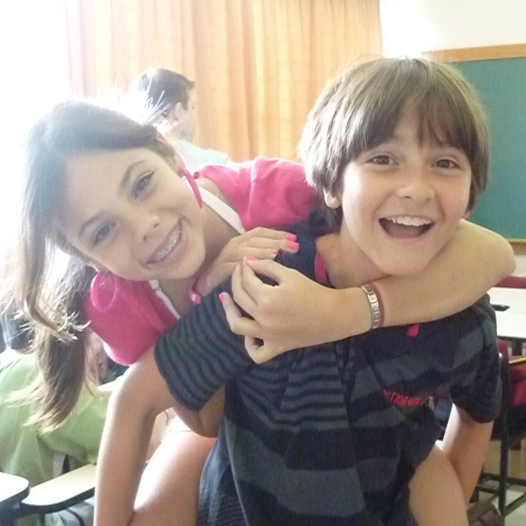 homejourneying's tweet photo. Eu vou postar eu e o matheus pra sempre olha a gente imagina a gente no show ai sério eu não acredito juro se eu não conseguir ir por causa de prova eu *** ** *****!!!!!!!!!! https://t.co/jABN0ozMl0
