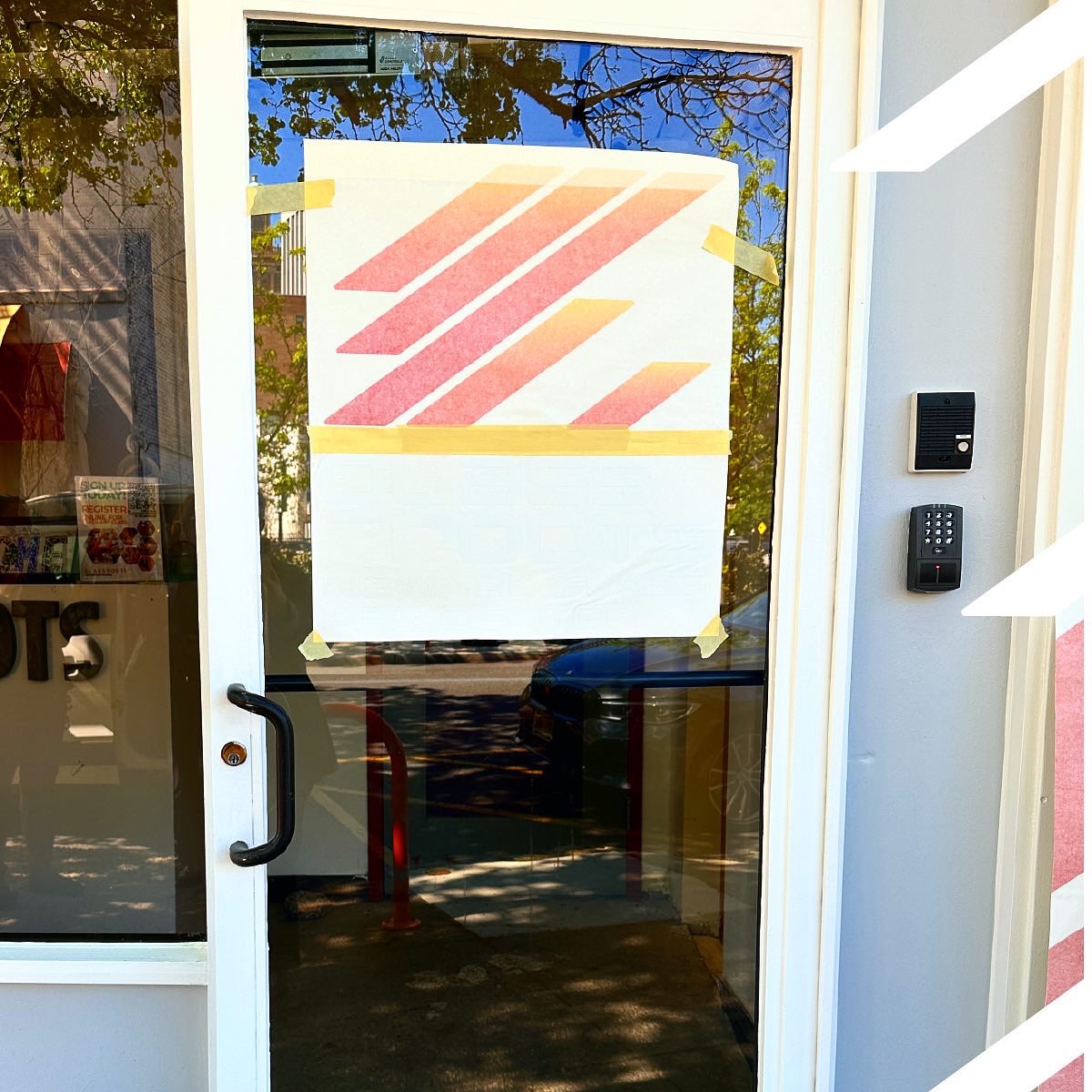 GlassRoots's tweet image. GlassRoots&apos; new logo and identity, defined by the spark symbol, brings to life the vital energy that sets change in motion. It pairs with the Sparking Change tagline that reflects GlassRoots&apos; position today.
#SparkingChange #GlassArt #NewLogo #Rebranding