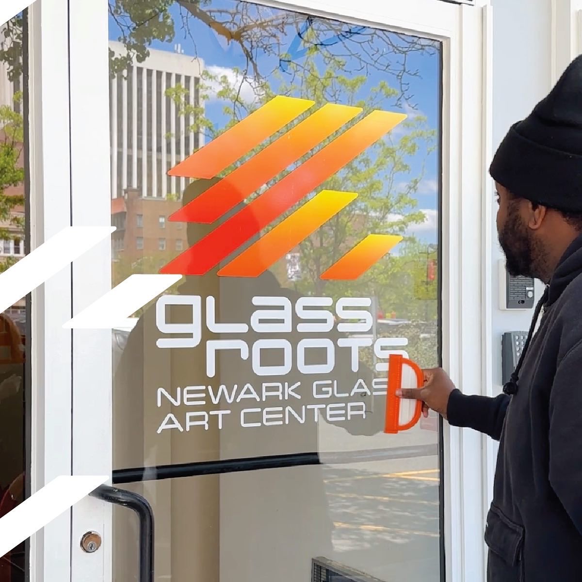GlassRoots's tweet image. GlassRoots&apos; new logo and identity, defined by the spark symbol, brings to life the vital energy that sets change in motion. It pairs with the Sparking Change tagline that reflects GlassRoots&apos; position today.
#SparkingChange #GlassArt #NewLogo #Rebranding