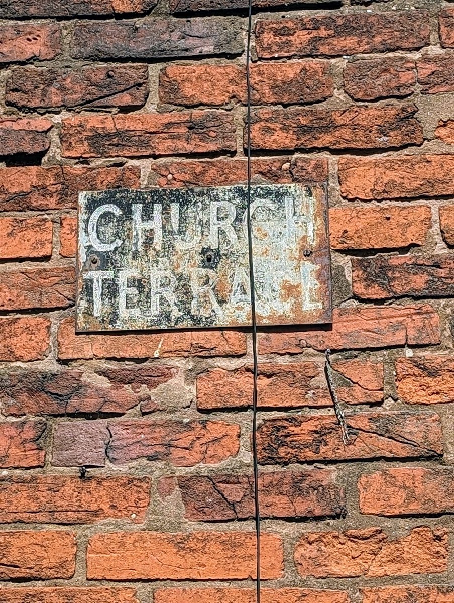 frankparker's tweet image. An #old #streetsign of #ChurchTerrace at #OldYardleyVillage, #Yardley, #Birmingham.                                    

#streetsigns #village #villages #yardleyconservationsociety #birmingham #localhistory #westmidlandshistory #local #westmidlands #history