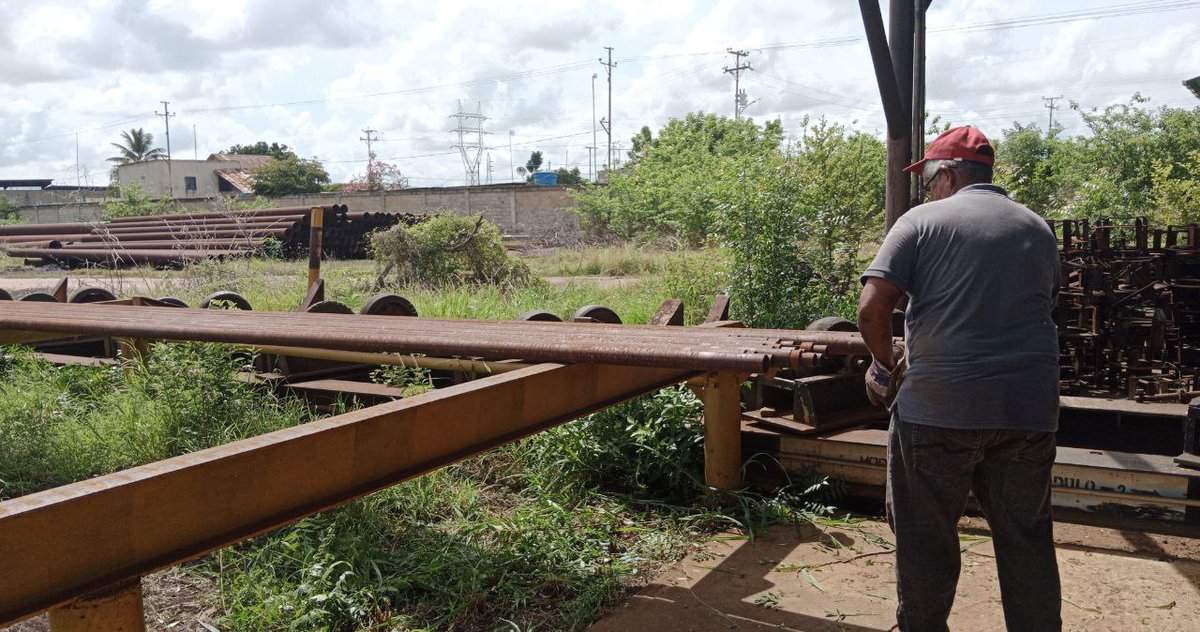 PDVSA's tweet photo. #EsNoticia Cumpliendo instrucciones del presidente de @industriaPDVSA, Miguel Chacón, la Gerencia General de las plantas de revestimiento #ENATUB Guaicaipuro y Rafael Urdaneta, siguen impulsando la continuidad operacional de estas Unidades de Producción.  @NicolasMaduro 

#PDVSA https://t.co/X3v7Y9t5HU