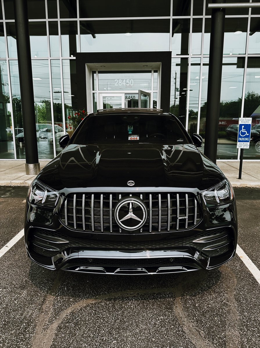 JoeW6_'s tweet image. Obsidian Black // Classic Red GLE53 Coupe